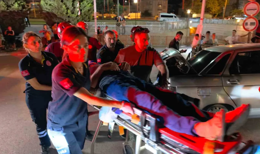 Bursa’nın İnegöl ilçesinde kontrolden çıkan otomobil, alt geçidin koruma demirlerini