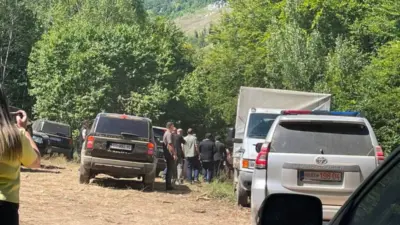 Kosova İçişleri Bakan Xhelal Sveçla, Zubin Potok belediyesine bağlı iki