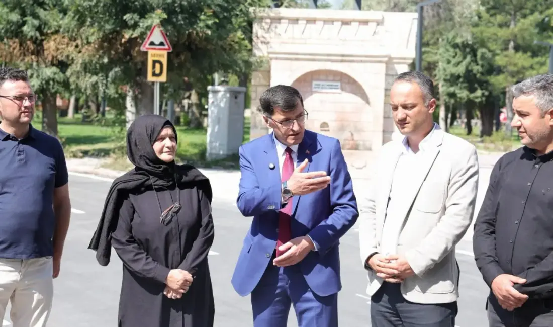 Kütahya Belediye Başkanı Eyüp Kahveci, Maltepe Mahallesi Muhtarı Zehra Yenice