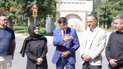 Kütahya Belediye Başkanı Eyüp Kahveci, Maltepe Mahallesi Muhtarı Zehra Yenice