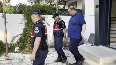 Menderes Belediyesi’ne yönelik yürütülen ’rüşvet’ ve ’irtikap’ soruşturmasında gözaltına alınan