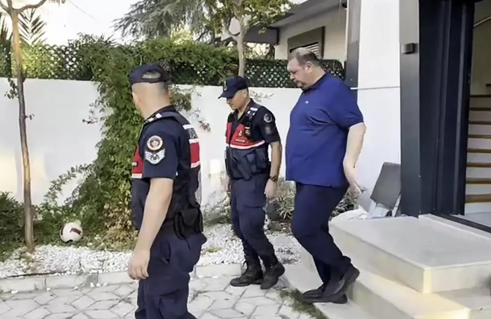 Menderes Belediyesi’ne yönelik yürütülen ’rüşvet’ ve ’irtikap’ soruşturmasında gözaltına alınan