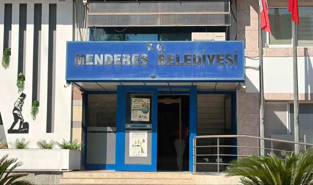 Menderes Belediye Başkanı İlkay Çiçek’in görevden uzaklaştırılmasının ardından belediye başkan