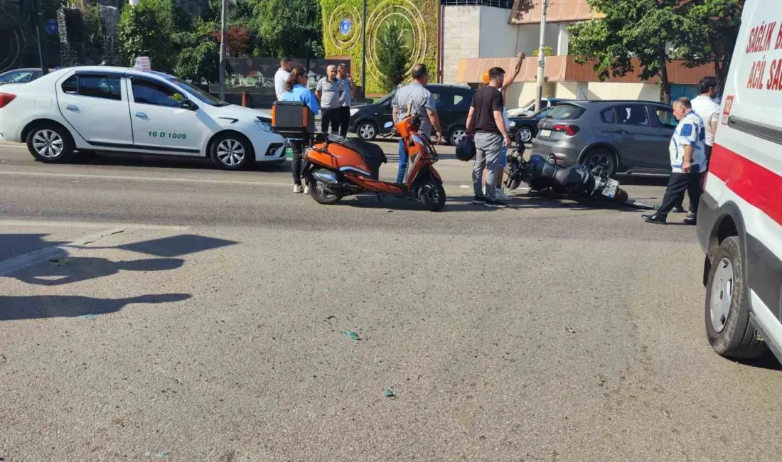 Bursa’da kavşakta, motosikletin ambulansa çarptığı kazada motosiklet sürücüsü yaralanarak hastaneye