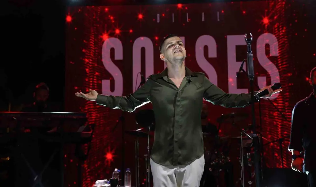 Aydın Büyükşehir Belediyesi’nin ‘Yaz Konserleri’ kapsamında Nazilli’de sahne alan sevilen