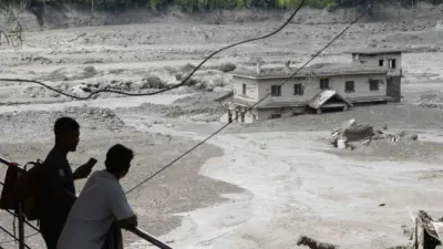 Nepal’in Çin sınırında meydana gelen taşkının yol açtığı sel felaketinde