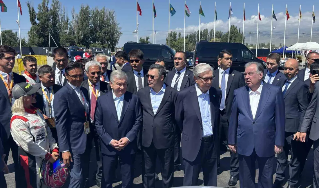 Kırgızistan Cumhurbaşkanı Sadır Caparov, Kazakistan Cumhurbaşkanı Kasım Cömert Tokayev, Özbekistan