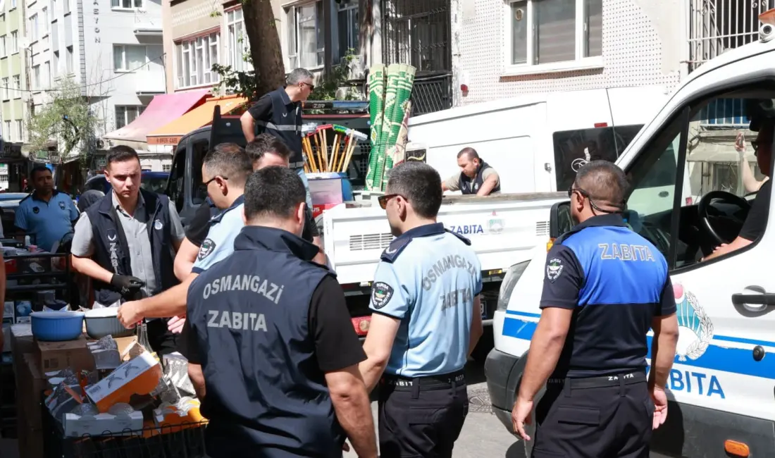 Osmangazi Belediyesi Zabıta Müdürlüğü ekipleri, ilçe genelinde kaldırımların işgal edilmesini