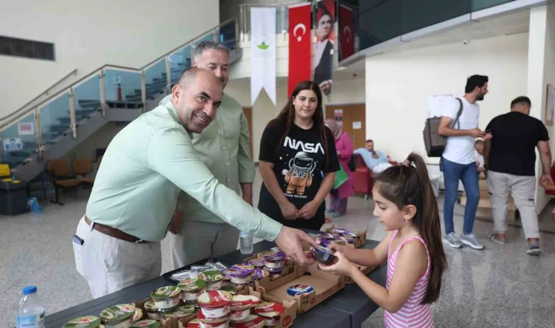 Osmangazi Belediyesi’nin yüzme branşında eğitim alan çocuklar, Demirtaş Yüzme Havuzu’nda