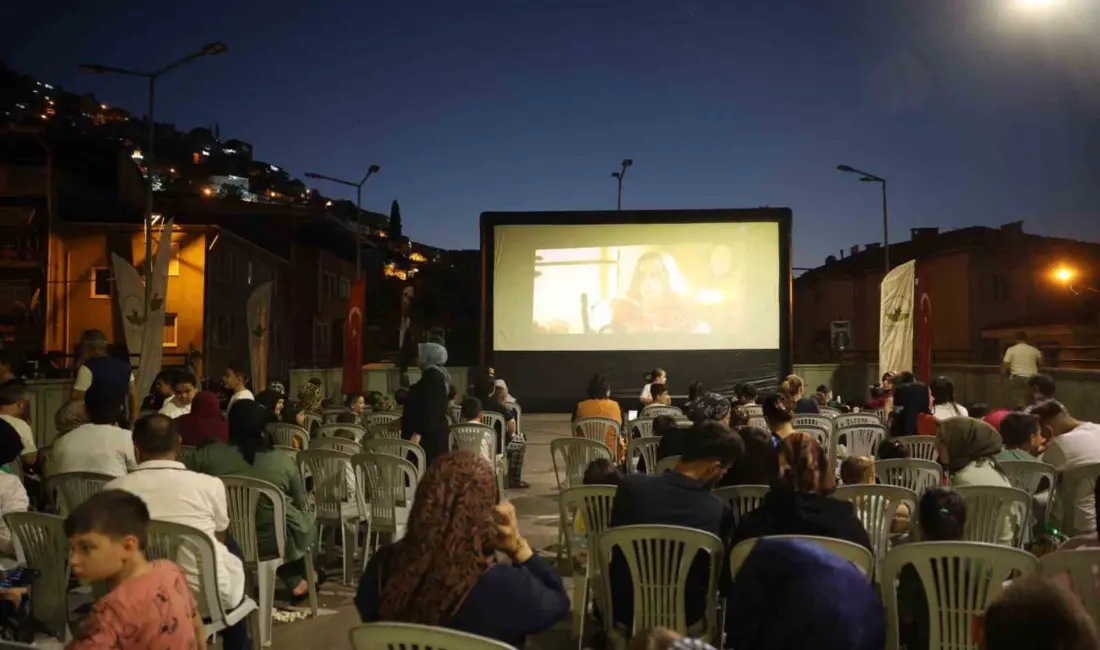 Osmangazi Belediyesi’nin “Osmangazi’de Yaz Film Gösterimleri” kapsamında Mollafenari Mahallesi’nde düzenlediği