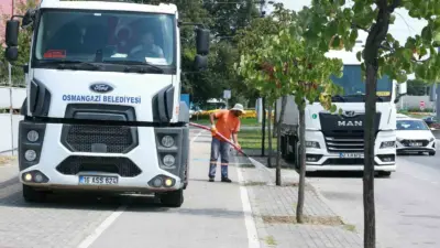 Bursa’nın Osmangazi Belediyesi, yaz aylarında artan sıcaklıkların yeşil alanlardaki bitki