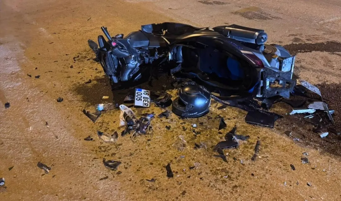 Bursa’nın İnegöl ilçesinde otomobil ile motosikletin kafa kafaya çarpıştığı kazada