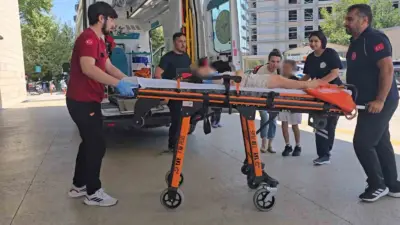 Bursa’nın İnegöl ilçesinde otomobil ile motosikletin çarpıştığı kazada 2’si çocuk