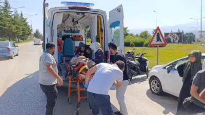 Bursa’nın İnegöl ilçesinde otomobille çarpışan motosikletin sürücüsü ağır yaralandı. Kaza,
