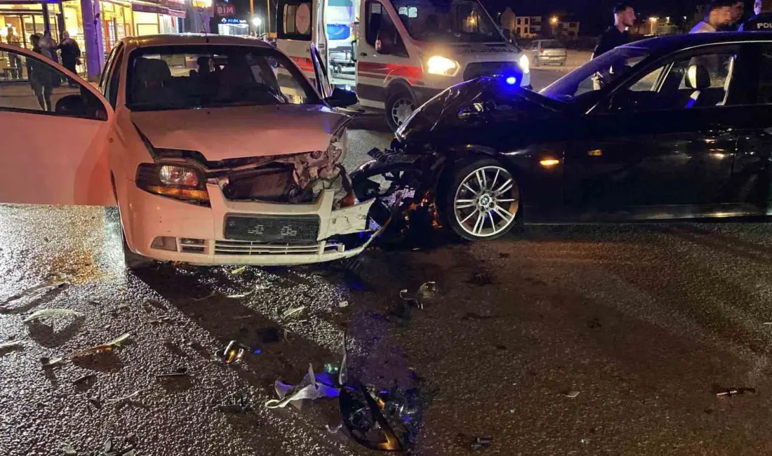 Bursa’nın İnegöl ilçesinde iki otomobilin kafa kafaya çarpışması sonucu meydana