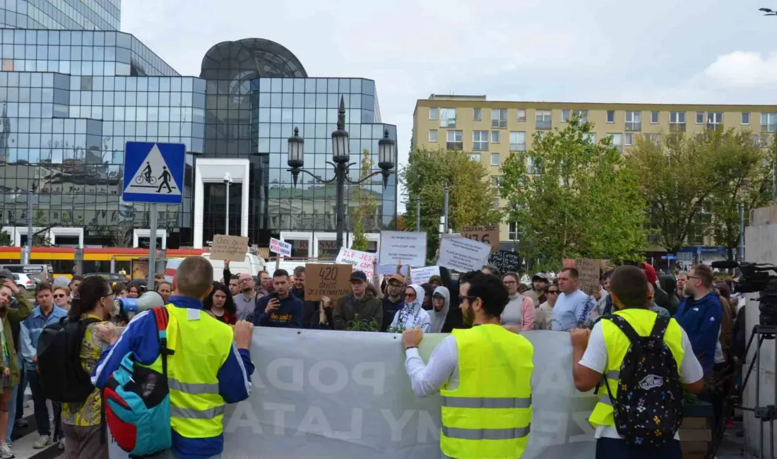 Polonya’nın başkenti Varşova’da, ikamet işlemlerinin çok uzun sürmesi ve ikamet