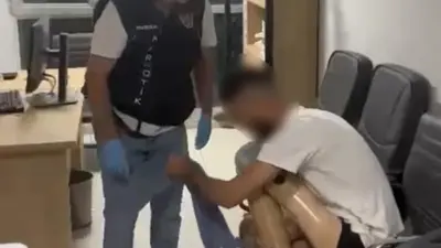 Bursa’da narkotik ekiplerinin durdurduğu araçta yakalanan Suriye uyruklu şüphelinin, 830