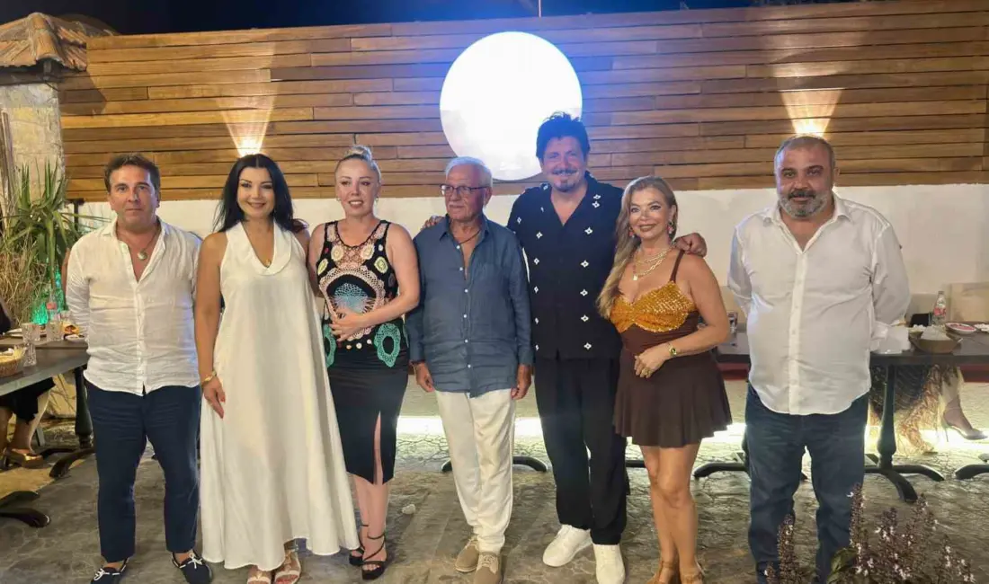 Muğla’nın Bodrum ilçesinde yaşayan sanatçı Ekin Akkaş’ın doğum günü kutlamasında