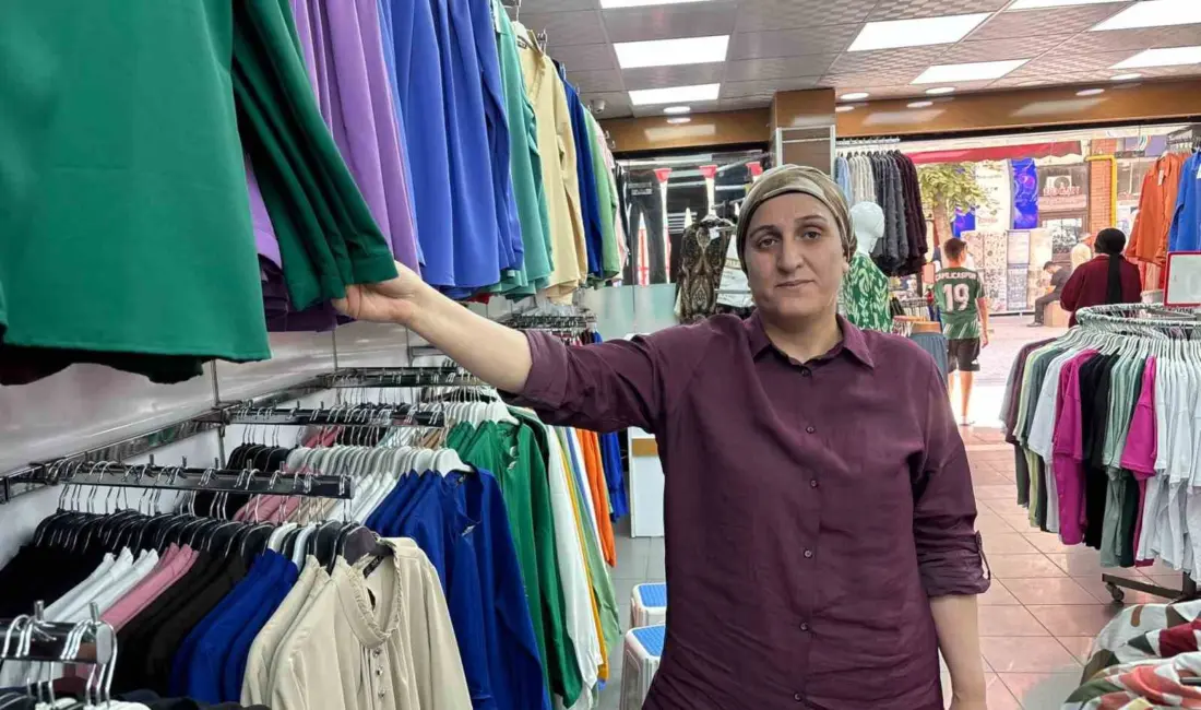 Termometrelerin 30’lu dereceleri gösterdiği yaz günlerinde ferahlatıcı kumaş ve renk