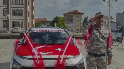Sivas Şarkışla'da engelli Yusuf Ceyhan, düzenlenen temsili törenle askerlik hayalini