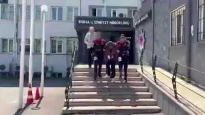 Bursa’da sosyal medyada açılan canlı yayın sırasında tartıştığı kadını vücudunun