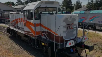 Türkiye'nin yerli imkanlarla ürettiği ilk dizel-elektrikli manevra lokomotifi DE 10000,