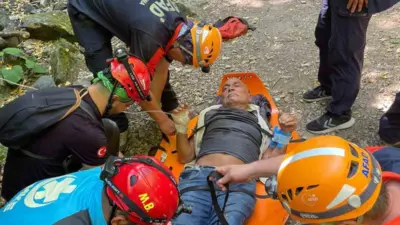 Uludağ’ın eteklerine yürüyüşe çıkıp ayağı kırılan 75 yaşındaki adam ekiplerin