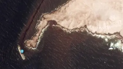 Umman açıklarında Rus petrolü taşıyan tankerin hasar görmesi sonucu yaşanan