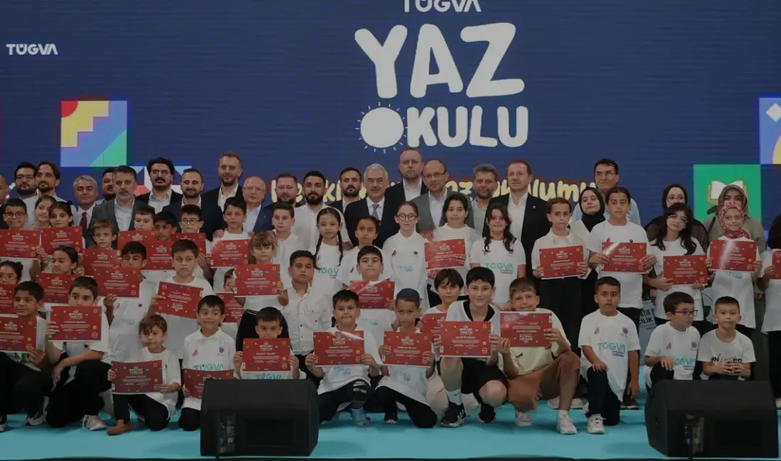 Vali Erol Ayyıldız, TÜGVA 2026 Yaz Okulları kapanış programında gençlerin
