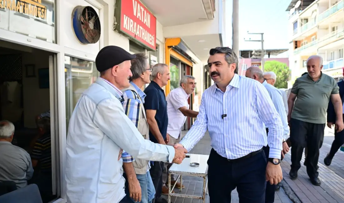 Zümrütevler Mahallesi’ni ziyaret eden Başkan Oktay Yılmaz, Çiçek Caddesi esnafıyla
