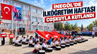 Bursa'nın İnegöl ilçesinde İlköğretim Haftası, Fatih İlkokulu'nda düzenlenen renkli programla