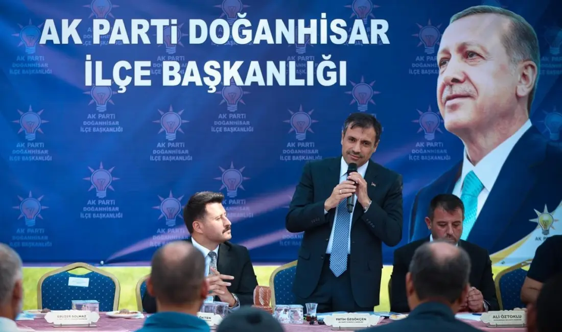 AK Parti Konya İl Başkanı Fatih Özgökçen, vatandaşla doğrudan temasın