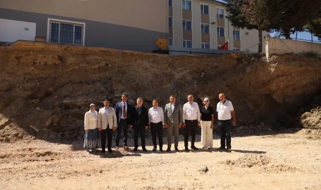 AK Parti Mudanya İlçe Başkanlığı, Mütareke İlkokulunun bahçesindeki istinat duvarının