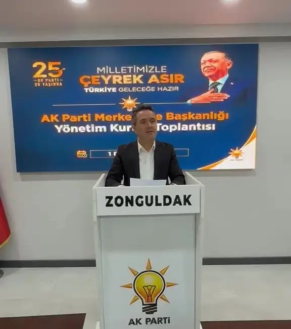 AK Parti Zonguldak Merkez İlçe Başkanı Sezer Köroğlu, parti binasında