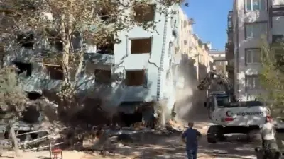 Bursa’nın Mustafakemalpaşa ilçesinde 6 katlı apartmanın yıkımı sırasında korku dolu