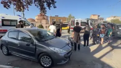 Bursa’da, yola çıkan araca çarpmamak için manevra yapan motosiklet kaza