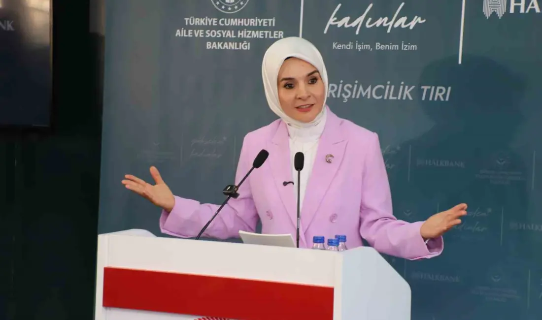 Hakkari’de bulunan Aile ve Sosyal Hizmetler Bakanı Mahinur Özdemir Göktaş,