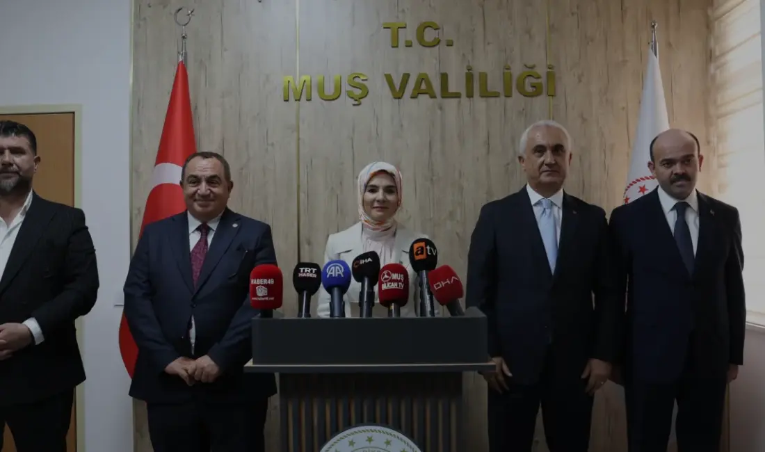 Bakan Mahinur Özdemir Göktaş, Muş'ta çocuk evleri sitesinin temelini atarak