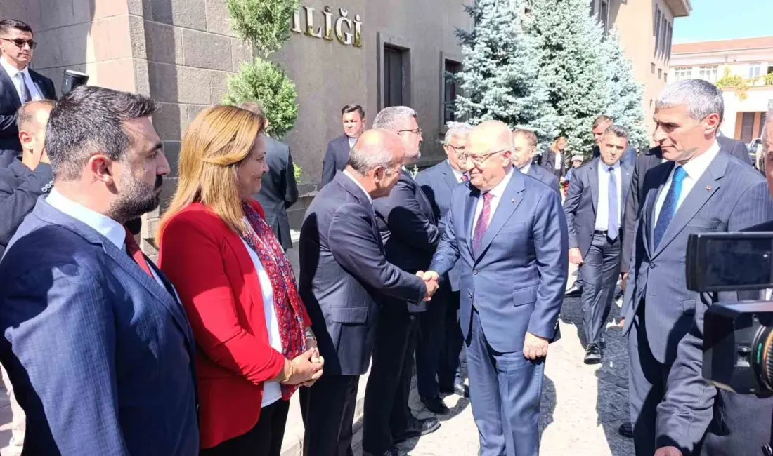 Milli Savunma Bakanı Yaşar Güler, çeşitli temaslarda bulunmak üzere Afyonkarahisar’a