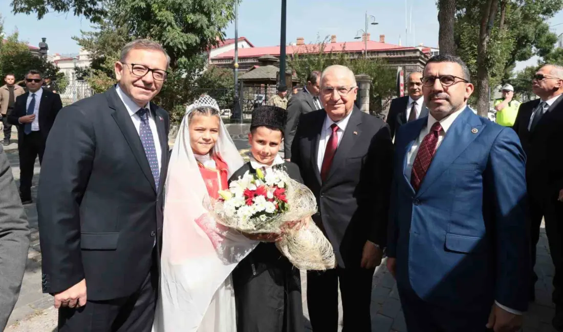 Milli Savunma Bakanı Yaşar Güler, Kars ziyareti kapsamında Kars Valiliğini