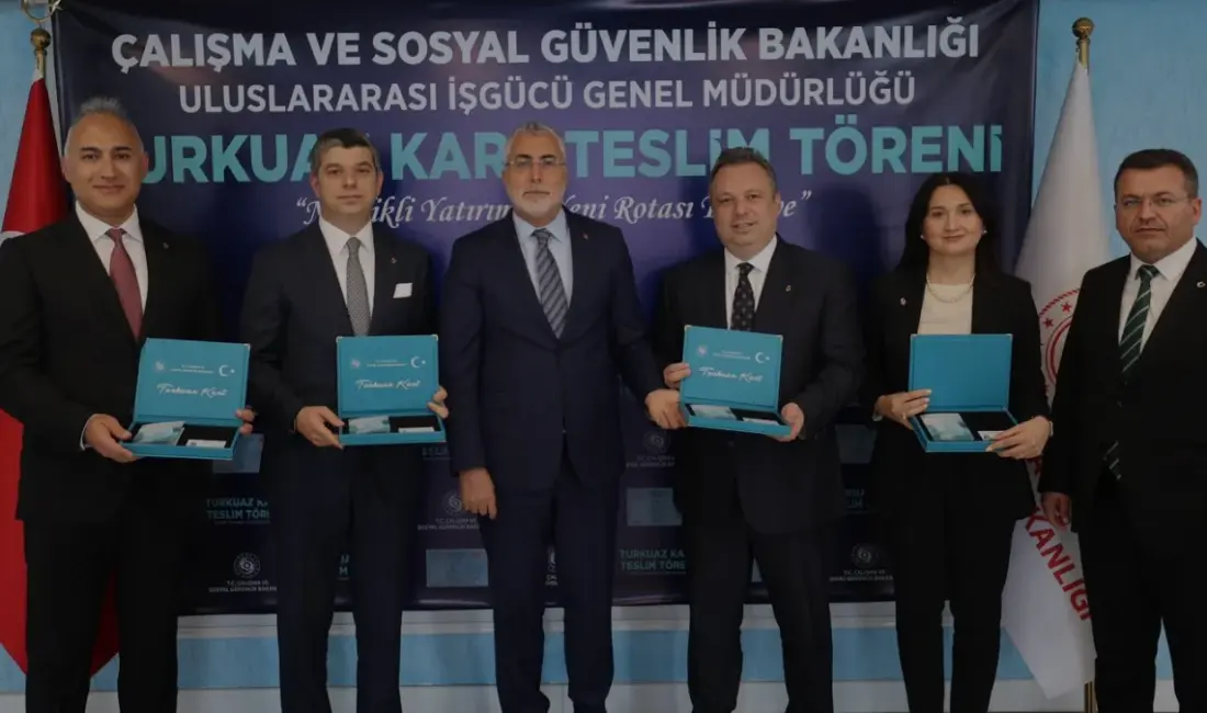 Bakan Vedat Işıkhan, SOCAR ve Türk Traktör CEO'larına Turkuaz Kartlarını