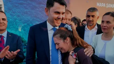 Bakan Murat Kurum, Muğla'da karşılaştığı bir depremzedenin teşekkür mesajını duygusal