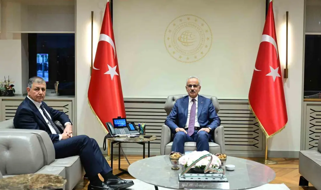 Ulaştırma ve Altyapı Bakanı Abdulkari Uraloğlu, İzmir Büyükşehir Belediye Başkanı