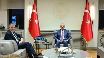 Ulaştırma ve Altyapı Bakanı Abdulkari Uraloğlu, İzmir Büyükşehir Belediye Başkanı