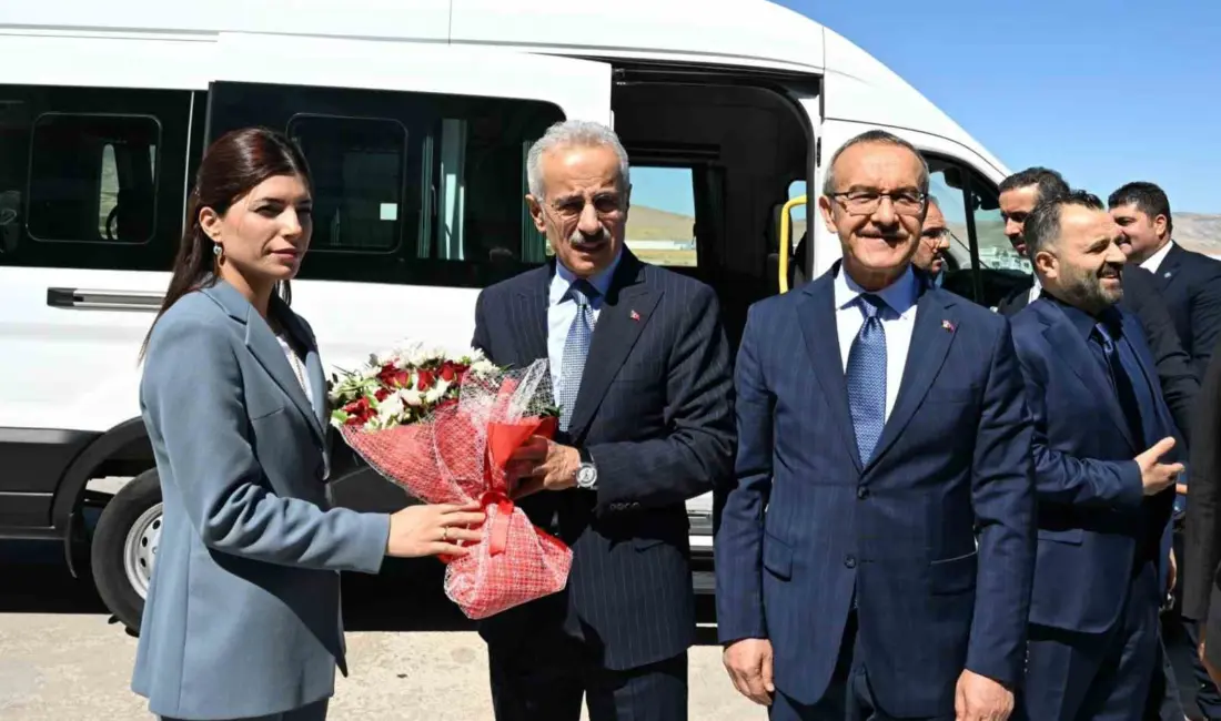 Ulaştırma ve Altyapı Bakanı Abdulkadir Uraloğlu, bir dizi temas ve