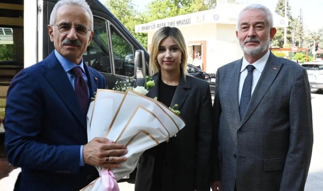Ulaştırma ve Altyapı Bakanı Abdulkadir Uraloğlu, Isparta Belediye Başkanı Şükrü