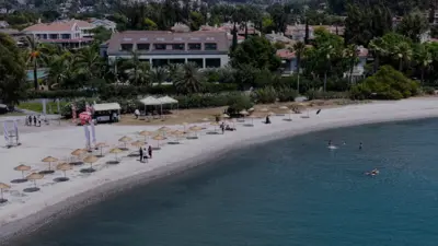 Bakanlık, Göcek'te işgallerden arındırılan sahili ücretsiz halk plajına dönüştürdü. Türkiye