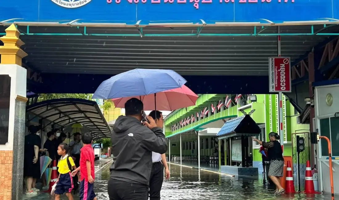 Tayland’ın başkenti Bangkok’ta 48 saati aşkın süredir etkili olan şiddetli