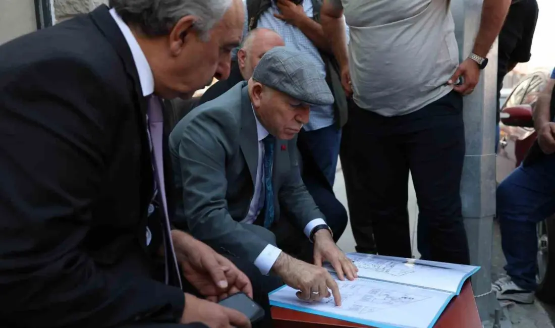 Erzurum Büyükşehir Belediye Başkanı Mehmet Sekmen, Mumcu Mahallesi’nde vatandaşlarla bir