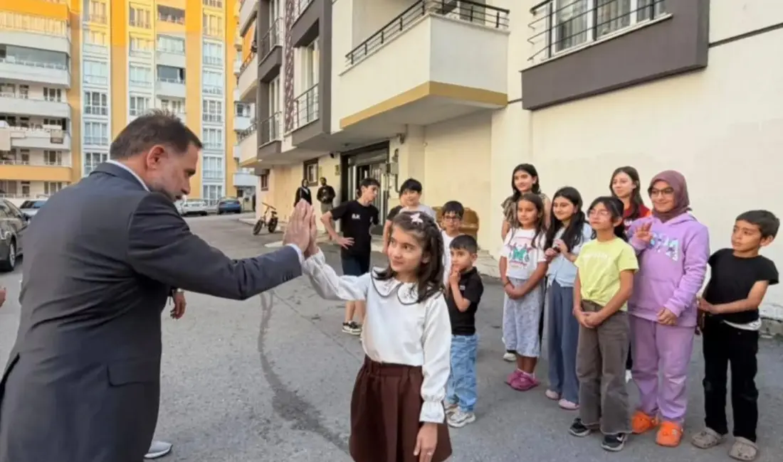 Yakutiye Belediye Başkanı Mahmut Uçar, Hilalkent semtinde yürütülen belediye çalışmalarını
